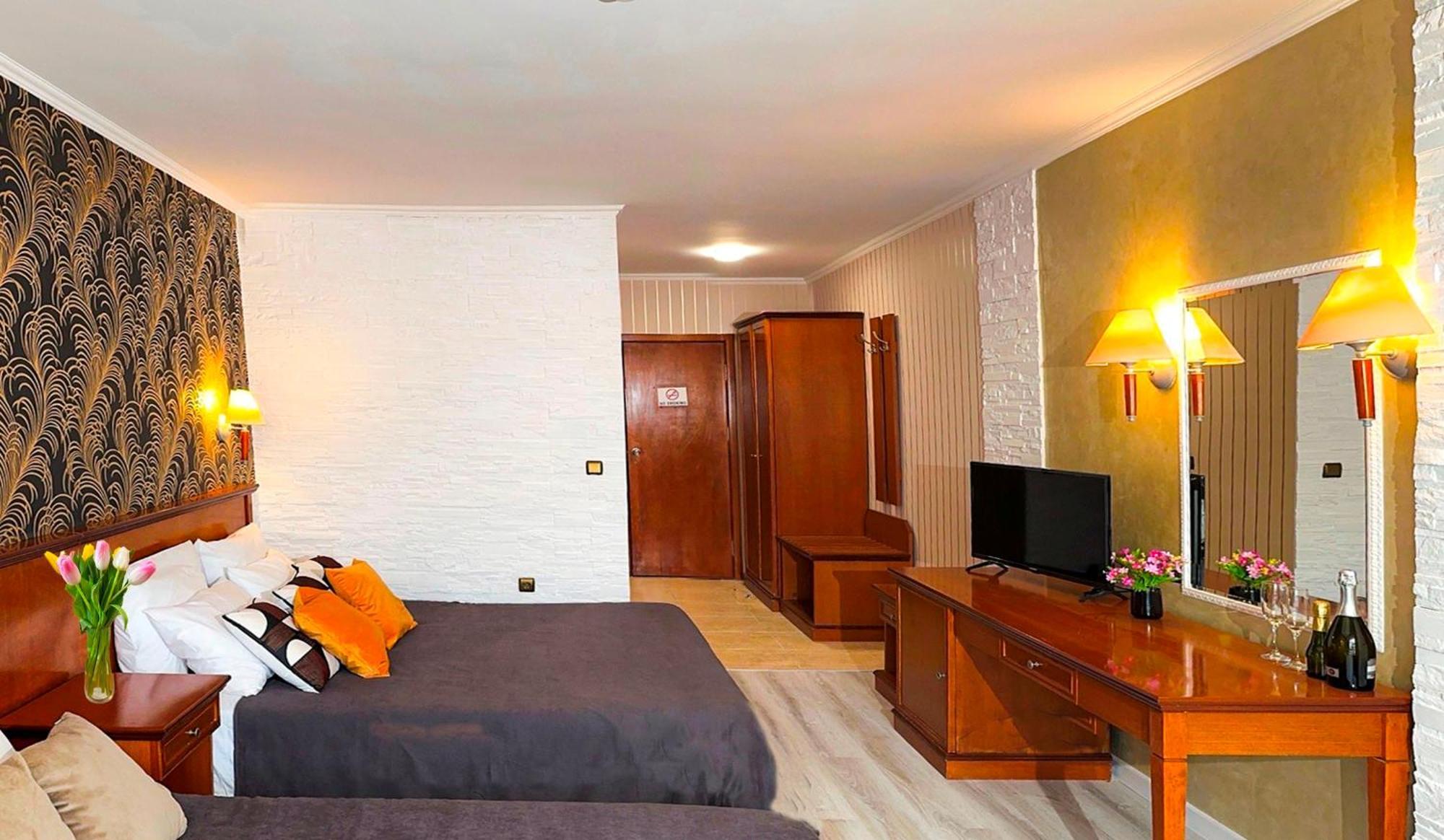 Hotel Yo 圣君士坦丁和海伦那 外观 照片