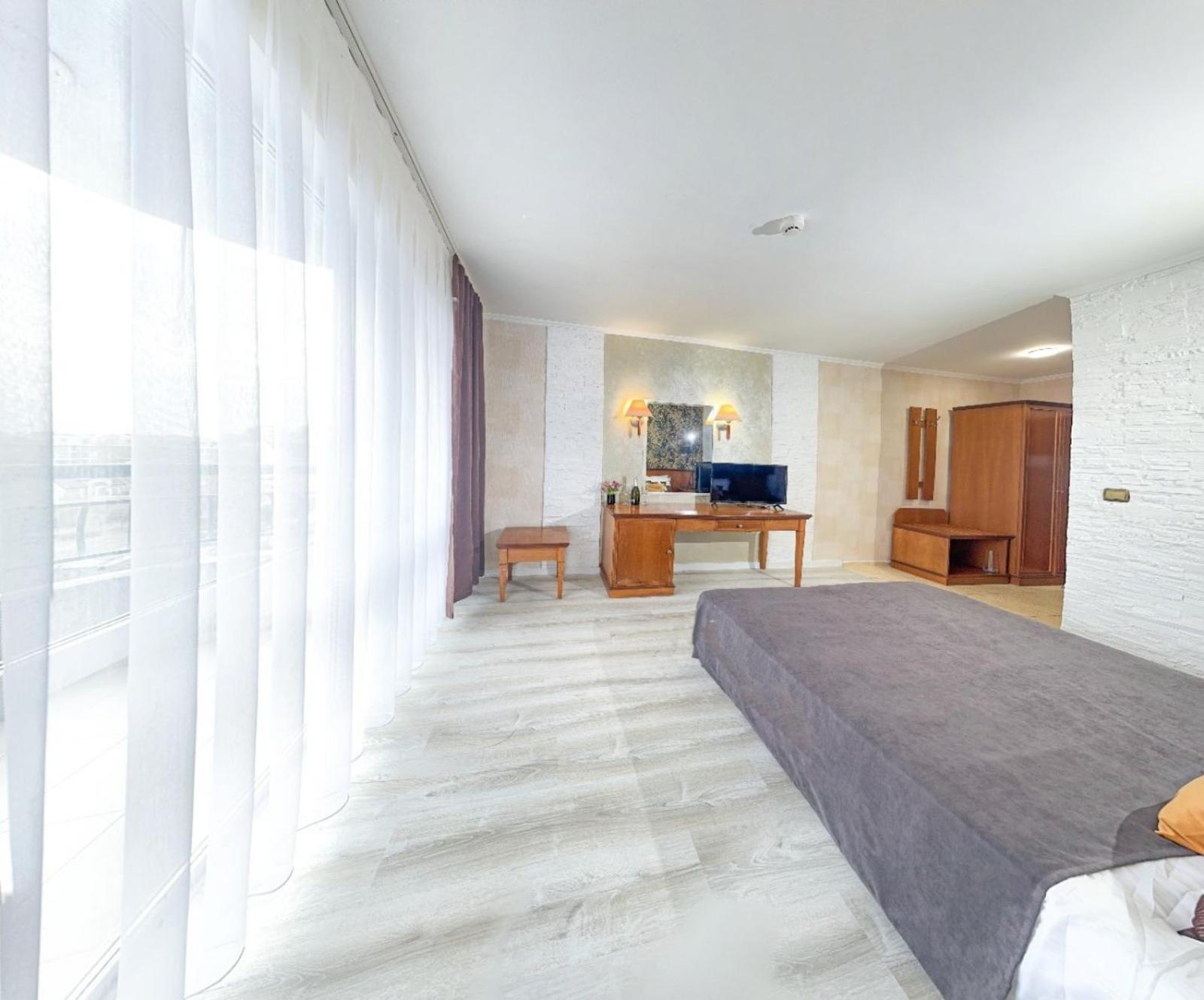 Hotel Yo 圣君士坦丁和海伦那 外观 照片
