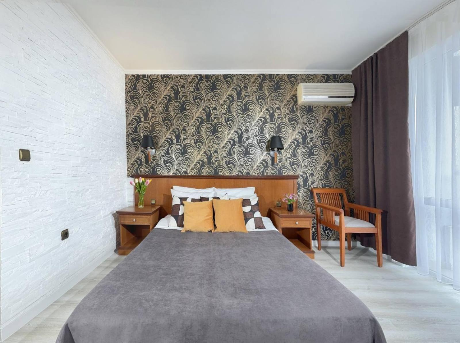 Hotel Yo 圣君士坦丁和海伦那 外观 照片